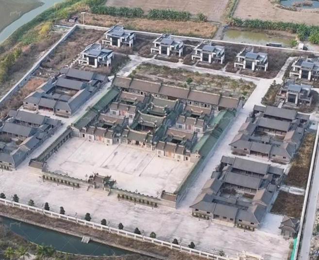 ”：耗资上亿元半天夷为平地拆除曝光开元棋牌网站汕头违建豪宅“英之园(图7)