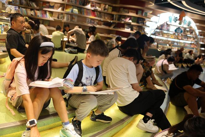 盘点：孩子们自主选书轻松阅读成主流开元ky棋牌2025年暑期阅读大(图2)