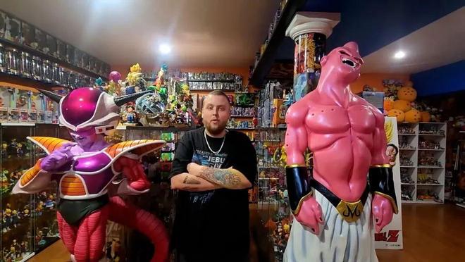 购买巨型魔人布欧手办造型霸气侧漏ky开元棋牌国外土豪花费2万元(图2)